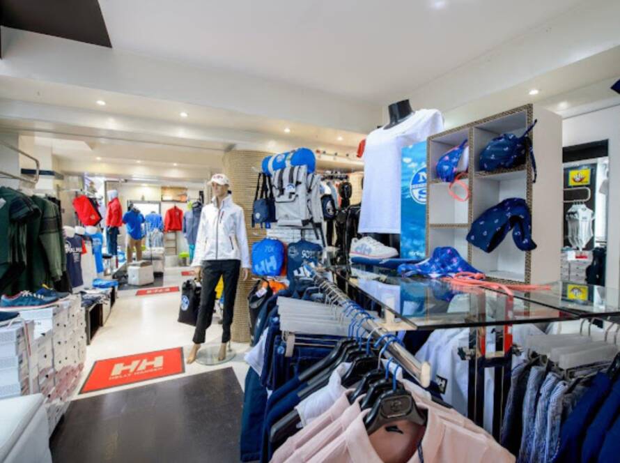 Yachting Store interno negozio a Verbania