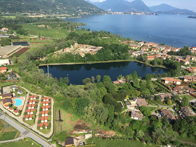 Vista aerea Lago Betulle con Lago Maggiore sullo sfondo