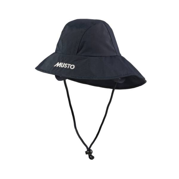 Cappello traspirante Musto Breathable Sou’Wester in colore true navy, con tesa sagomata e laccetto sottogola regolabile.
