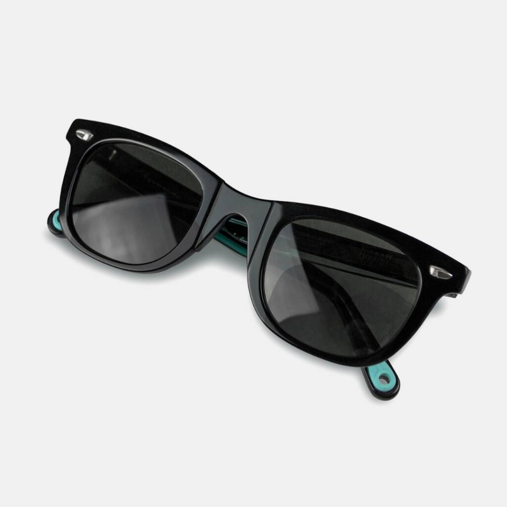 Occhiale Riva Boutique Aquarama Special nero, montatura in acetato di cellulosa, lenti Zeiss polarizzate e design ispirato alle barche Riva